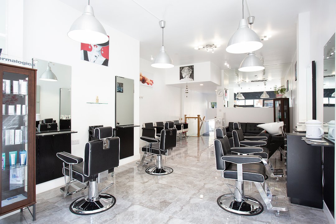 Emerald Beauty Lounge studio interior